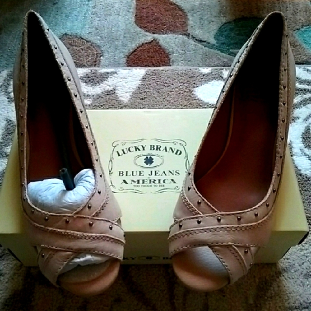 Lucky Brand Tan Peep-Toe Heels